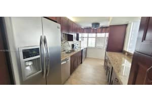 18061 Biscayne Blvd 301, Aventura