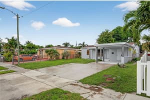 390 Ne 51st Ct, Oakland Park
