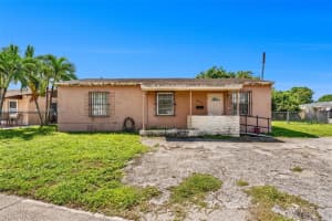 870 E 39th Pl, Hialeah