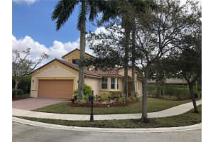 693 Live Oak Ln Weston, FL 33327 - MLS#A11879090