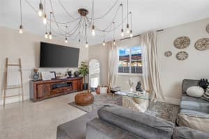11900 Sw 2 St, Miami