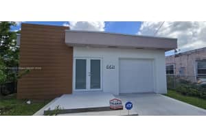 6821 Nw 6th Ct, Miami
