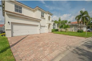 5371 Sw 32nd Ter 0 Hollywood, FL 33023 - MLS#A11879260