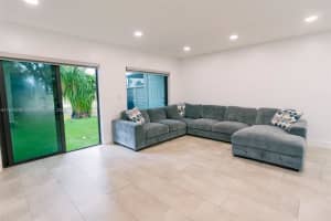 19230 Bobolink Dr Hialeah, FL 33015 - MLS#A11879290