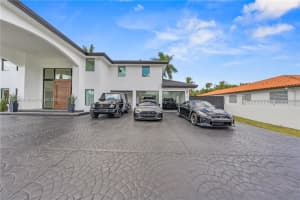 150 Nw 123rd Ave Miami, FL 33182 - MLS#A11879292