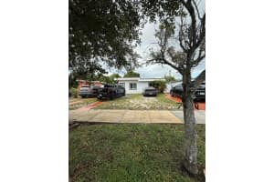 571 E 45th St Hialeah, FL 33013 - MLS#A11879559