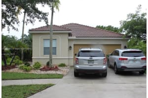 1569 Winterberry Ln, Weston