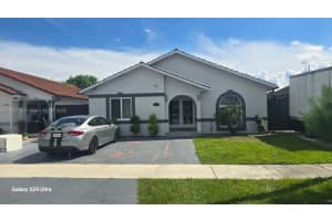 3240 W 76th Pl, Hialeah