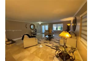 9710 Sw 13th St 9710 Pembroke Pines, FL 33025 - MLS#A11879797