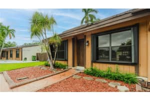 2290 Oak Ct Pembroke Pines, FL 33026 - MLS#A11879990