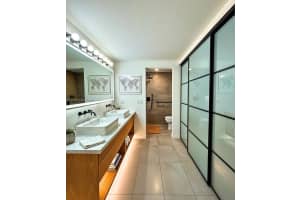 671 Ne 195th St 225e, Miami