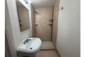 633 Nw 15th Ave 2 Fort Lauderdale, FL 33311 - MLS#A11880019