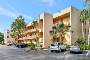 8400 Lagos De Campo Blvd 212 Tamarac, FL 33321 - MLS#A11880030