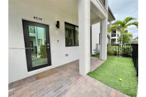 4654 Nw 83rd Pkwy 4654 Doral, FL 33166 - MLS#A11880039