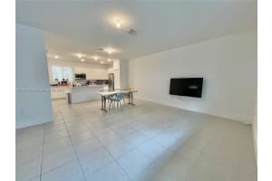 4654 Nw 83rd Pkwy 4654 Doral, FL 33166 - MLS#A11880039