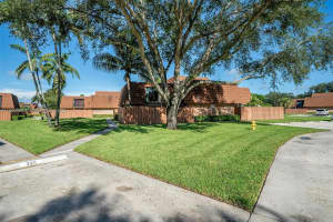 2551 Lakeview Ct Cooper City, FL 33026 - MLS#A11880080