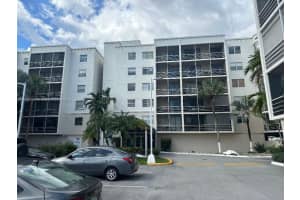 2821 Ne 163rd St 2r North Miami Beach, FL 33160 - MLS#A11880154