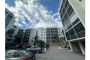 2821 Ne 163rd St 2r North Miami Beach, FL 33160 - MLS#A11880154