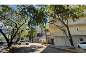 8290 Lake Dr 119 Doral, FL 33166 - MLS#A11880314
