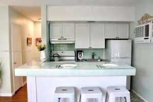 316 Walnut St 2 Hollywood, FL 33019 - MLS#A11880545