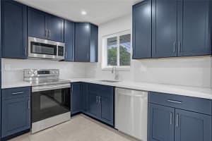 136 Nw 6th Ave 2 Hallandale Beach, FL 33009 - MLS#A11880592