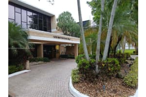 16325 Golf Club Rd 102 Weston, FL 33326 - MLS#A11880640