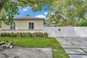 11102 Ne 9th Ct, Biscayne Park