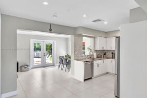 1577 Ne 48th Ct Oakland Park, FL 33334 - MLS#A11880773