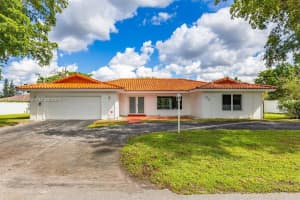 6895 Pinehurst Dr Hialeah, FL 33015 - MLS#A11880792