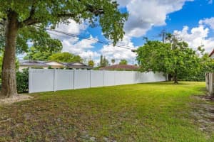 6895 Pinehurst Dr Hialeah, FL 33015 - MLS#A11880792