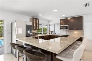 6895 Pinehurst Dr Hialeah, FL 33015 - MLS#A11880792