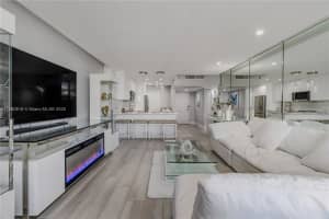 100 Lincoln Rd 323, Miami Beach