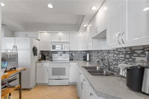 1811 Jefferson St 805 Hollywood, FL 33020 - MLS#A11880954