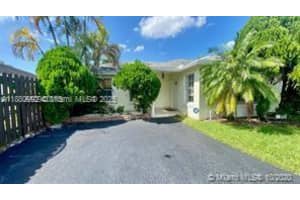 5722 Nw 101st Ct, Doral