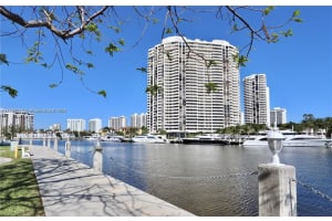 3030 Marcos Dr T512, Aventura