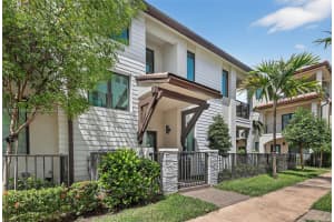 4672 Nw 83rd Pkwy Doral, FL 33166 - MLS#A11881152