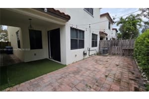 10320 Nw 70th Ter 10320 Doral, FL 33178 - MLS#A11881163