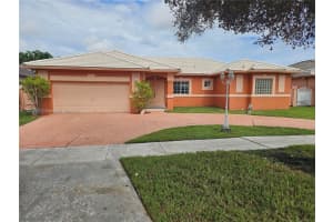 8883 Nw 174th Ter, Hialeah