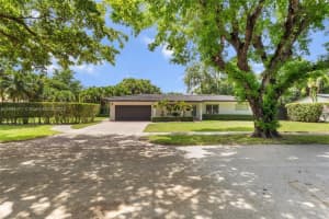 6301 Lake Geneva Rd, Miami Lakes
