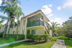 410 Lakeview Dr 204, Weston