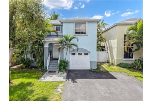 7256 Sw 44th Ct, Davie