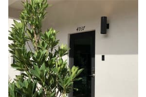 4937 Nw 84th Ave Doral, FL 33166 - MLS#A11881374