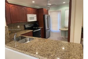 300 Ne 14th Ave 303, Hallandale Beach