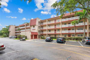 1005 Country Club Dr 405, Margate