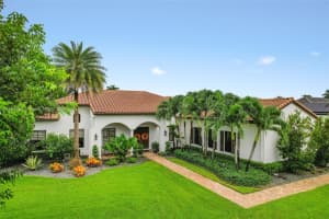 10501 N Camelot Cir, Davie