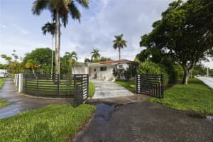 795 Ne 146 St, North Miami