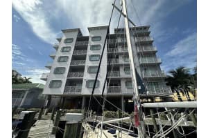 2475 Nw 16th St Rd 308, Miami
