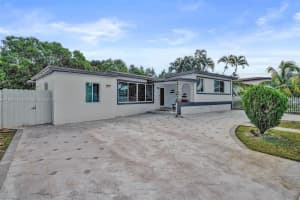12585 Ne Miami Ct North Miami, FL 33161 - MLS#A11881885