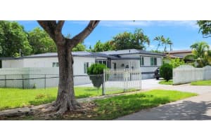 12585 Ne Miami Ct North Miami, FL 33161 - MLS#A11881885