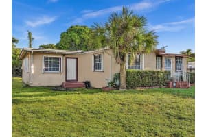 2953 Nw 64th St, Miami